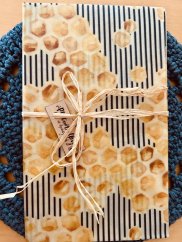 Chlebmajstr Totálně na Plech, voskovaný ubrousek (XL: 55x45cm) - medové plástve